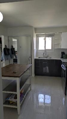 Laundry, Parking Large Apartment in Downtown Woodfield