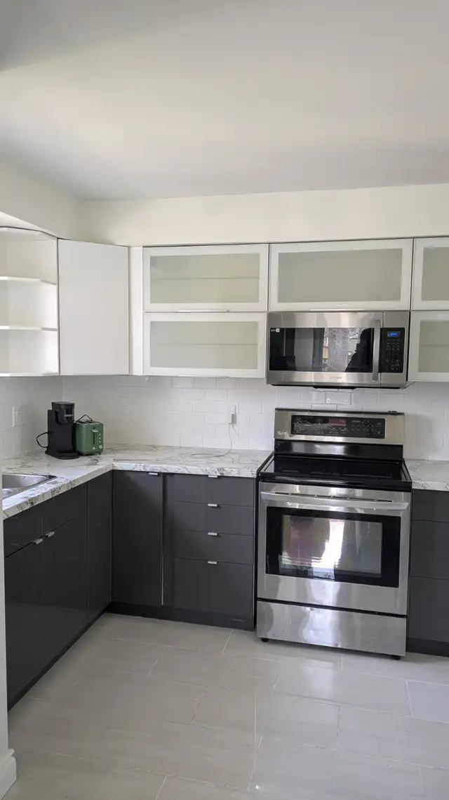 Laundry, Parking Large Apartment in Downtown Woodfield - Photo 2