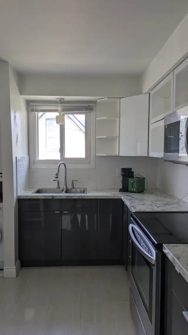 Laundry, Parking Large Apartment in Downtown Woodfield - Photo 3