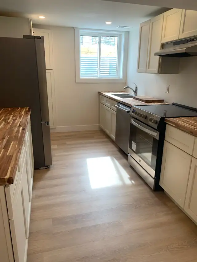 BRAND NEW 2 BDRM LUXURY APARTMENT  IN TWIN LAKES - Photo 2