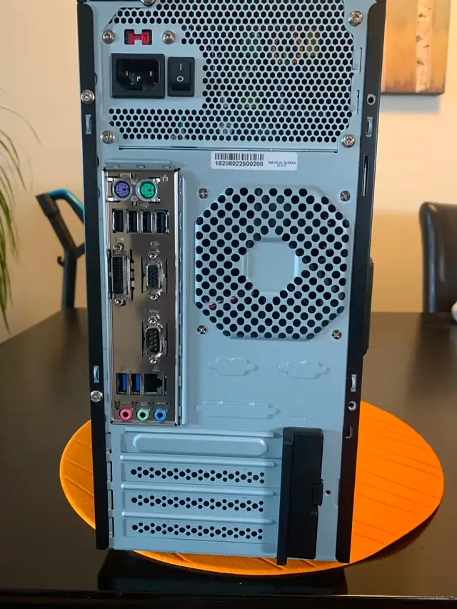 i5-8600 Desktop Computer for Sale in Excellent condition - Photo 3