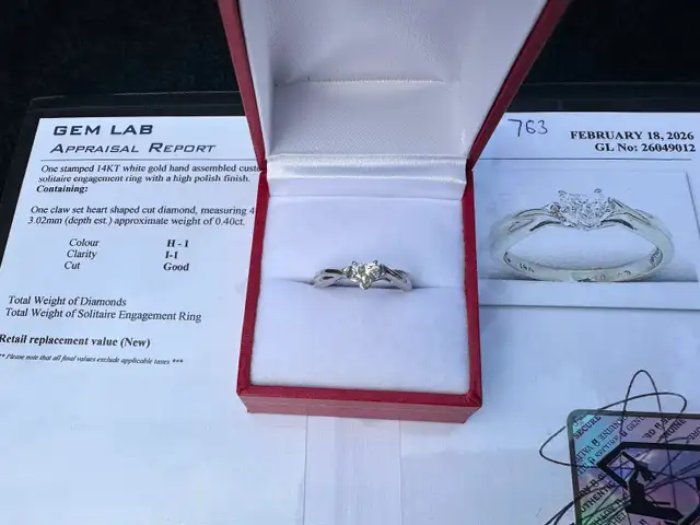 #763 - 14k White Gold, Diamond Heart Ring, Size 5 1/2 - Photo 3