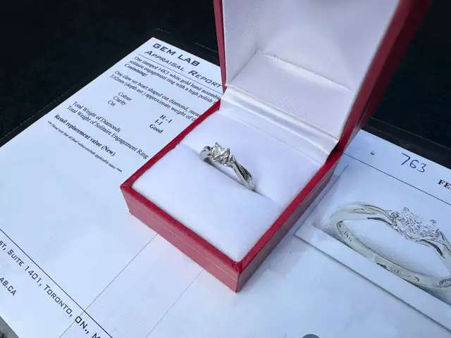 #763 - 14k White Gold, Diamond Heart Ring, Size 5 1/2 - Photo 4