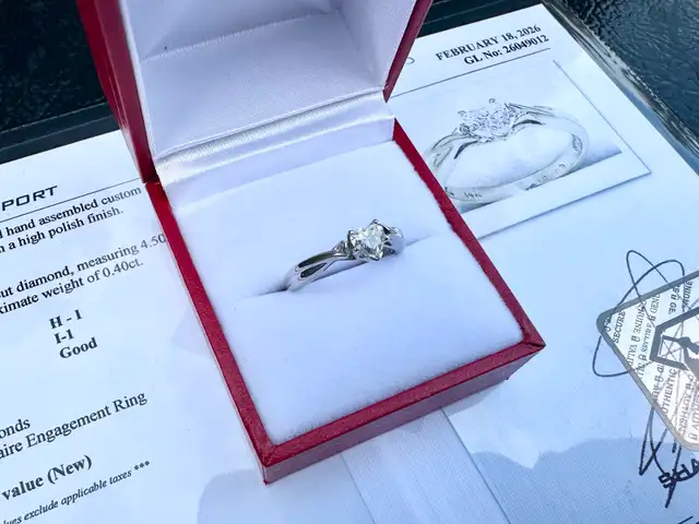 #763 - 14k White Gold, Diamond Heart Ring, Size 5 1/2 - Photo 5