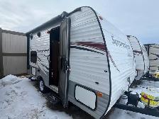 2015 Summerland Mini 1600 w/ bunks