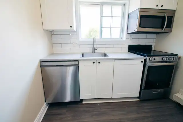 139 Oakdale Ave, St. Catharines - 2 Bedroom Upper Unit - Photo 2