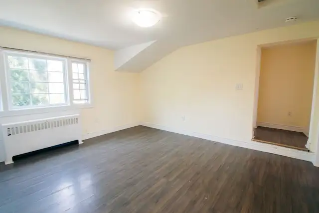 139 Oakdale Ave, St. Catharines - 2 Bedroom Upper Unit - Photo 4