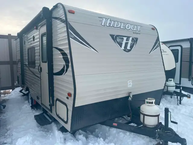 2017 Keystone185LHS Hideout