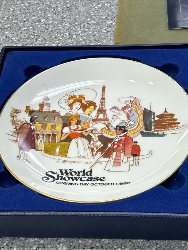 Epcot centre opening day commemorative plate pair - Photo 2