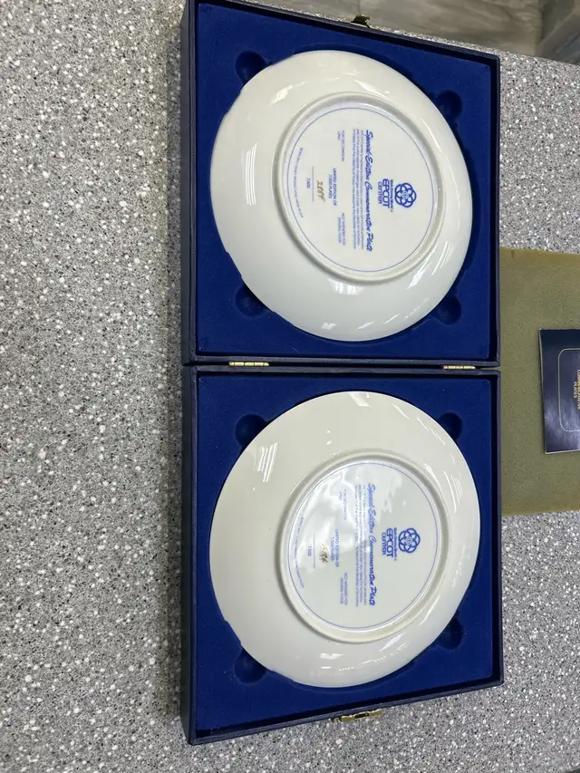 Epcot centre opening day commemorative plate pair - Photo 4