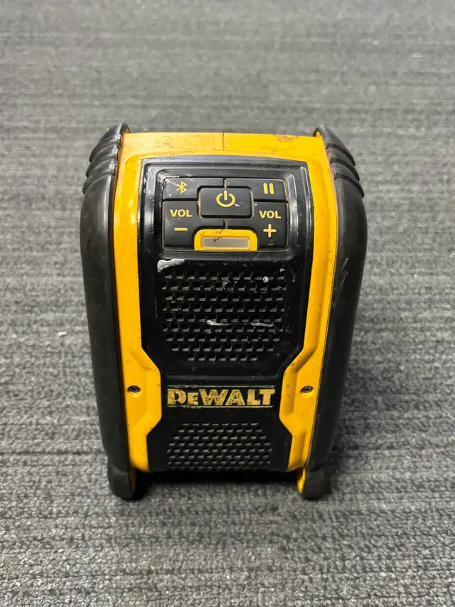 Dewalt DCR006 Bluetooth Jobsite radio - Photo 2