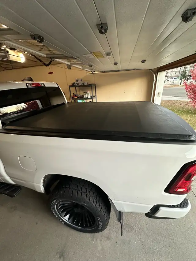 Soft Tri Folding Tonneau Cover for Sale