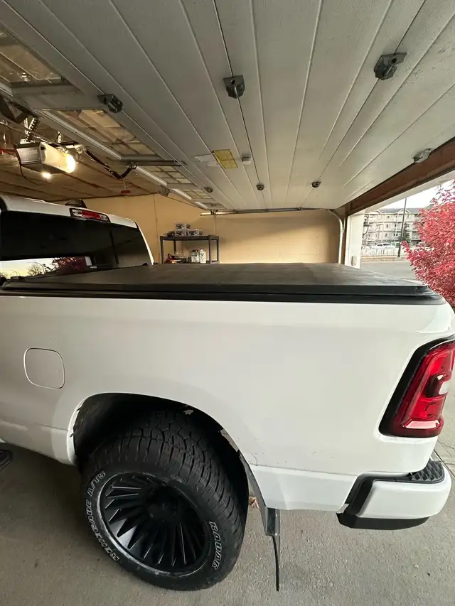 Soft Tri Folding Tonneau Cover for Sale - Photo 2