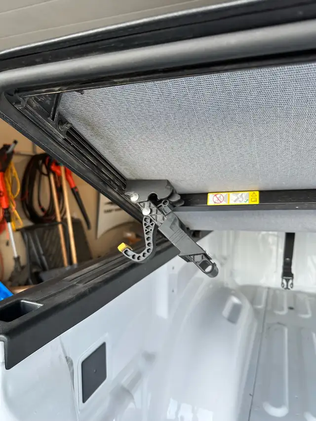 Soft Tri Folding Tonneau Cover for Sale - Photo 7