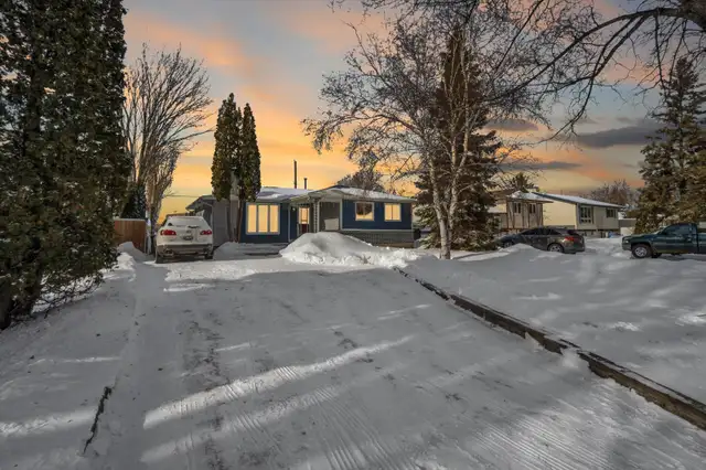 FOR SALE: Riverbend Bungalow Backing Onto Green Space - Photo 2