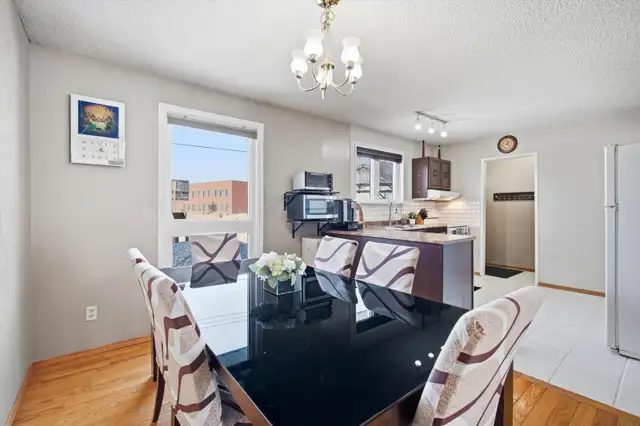 FOR SALE: Riverbend Bungalow Backing Onto Green Space - Photo 4