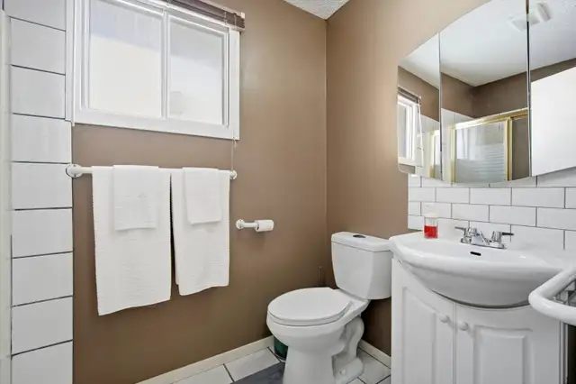 FOR SALE: Riverbend Bungalow Backing Onto Green Space - Photo 7