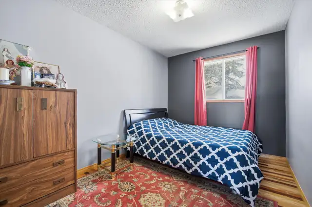 FOR SALE: Riverbend Bungalow Backing Onto Green Space - Photo 8