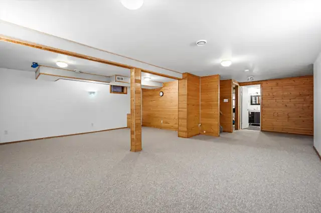 FOR SALE: Riverbend Bungalow Backing Onto Green Space - Photo 9