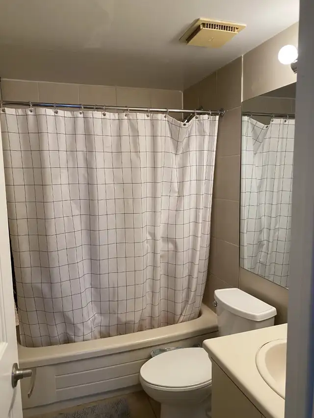 4 Bedroom 2 Bathroom Apartment  - Sandy Hill - Photo 7