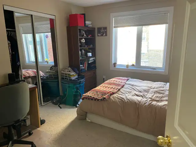 4 Bedroom 2 Bathroom Apartment  - Sandy Hill - Photo 9