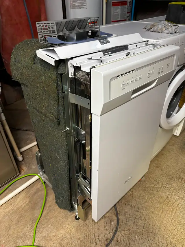 18' Dishwasher for Sale $100 - Photo 4