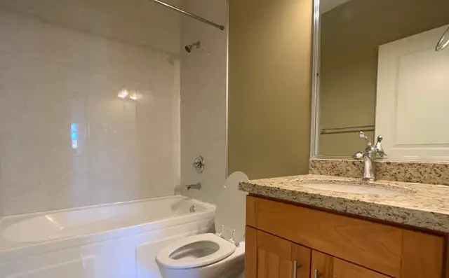 Spacious 2 Bedroom 2 Bathroom Apartment for Rent! - Photo 8