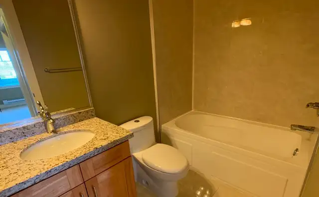 Spacious 2 Bedroom 2 Bathroom Apartment for Rent! - Photo 9