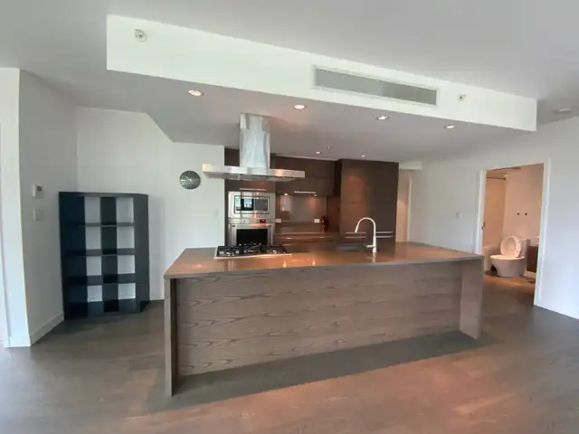 UBC Spacious 2-Bed, 2-Bath Condo for Rent! - Photo 3