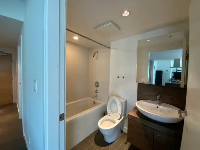 UBC Spacious 2-Bed, 2-Bath Condo for Rent! - Photo 8