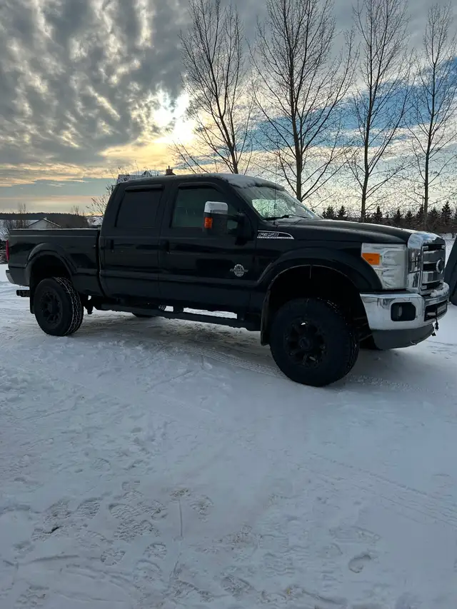 2012 Ford F350 Lariat Super Duty Crew Cab - Photo 2