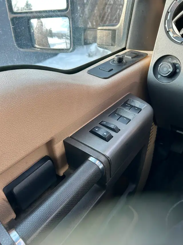 2012 Ford F350 Lariat Super Duty Crew Cab - Photo 10