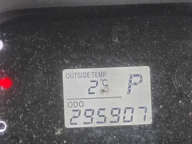 2009 pontiac vibe - Photo 2