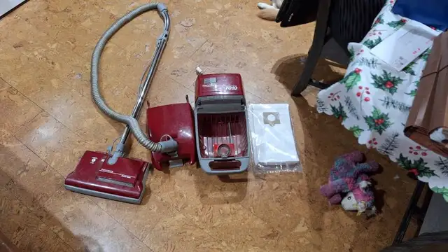 FREE - Vacuum Cleaner for parts - Photo 3
