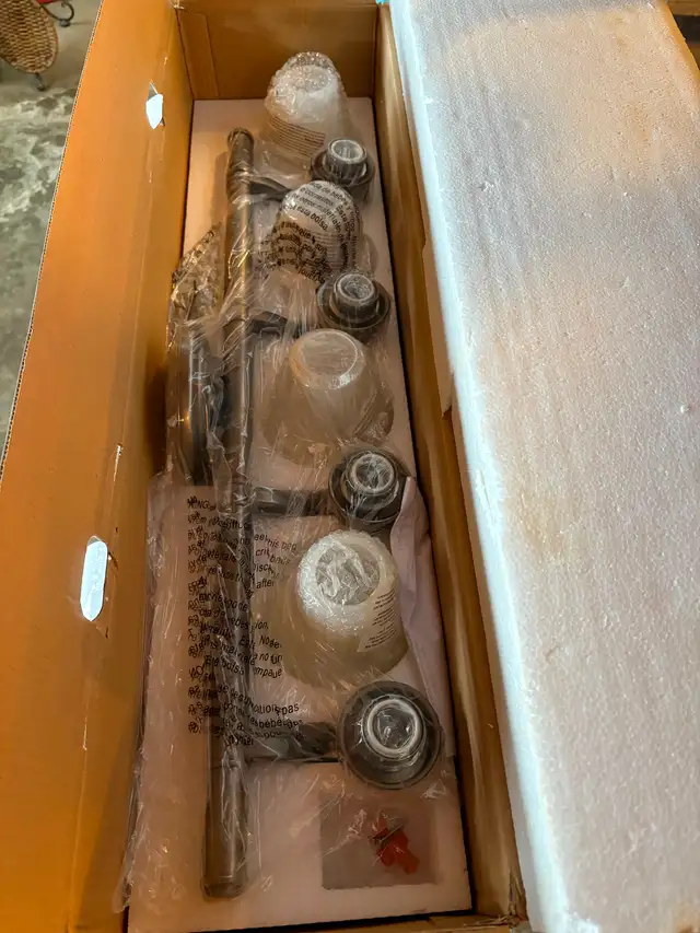 Stunning Brand New Track Wall Light - Photo 3