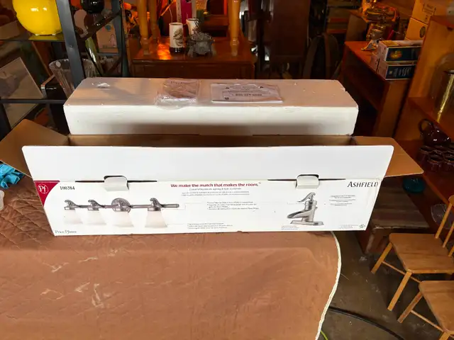 Stunning Brand New Track Wall Light - Photo 5