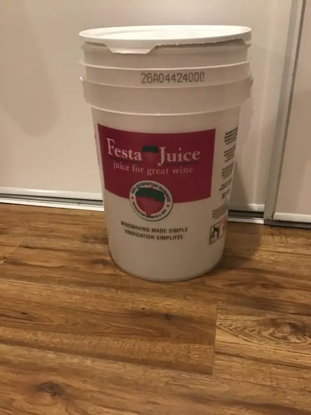 23 LITRE FOOF GRADE PAILS WITH LIDS