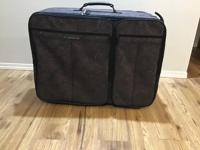 SAMSONITE 29' SUITCASE