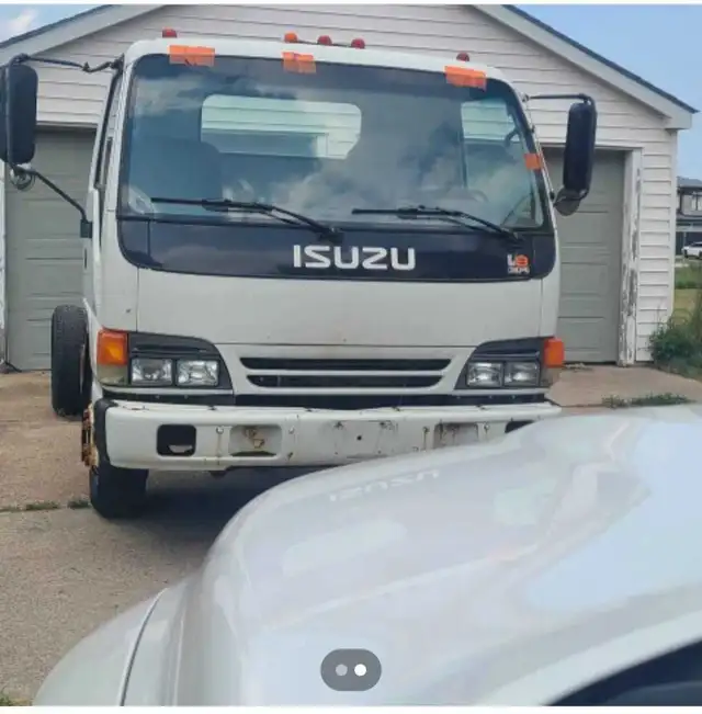 2001 ISUZU NPR - Photo 2