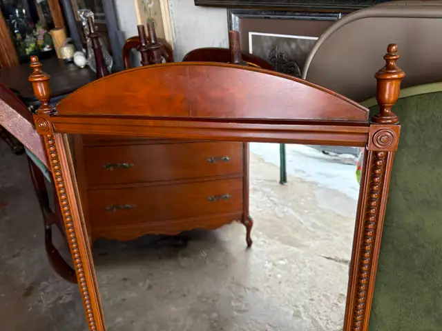 Beautiful Old Mirror - Photo 2