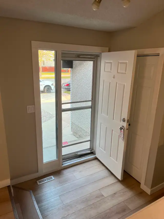 Island Lakes 2 bedroom home, utilities included. $1800/month - Photo 7