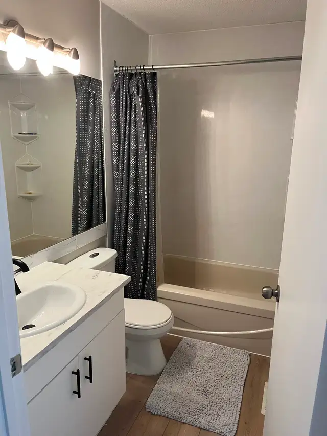 Island Lakes 2 bedroom home, utilities included. $1800/month - Photo 8