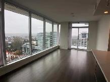 3-Bed   1 Big Den Penthouse Unit at Capstan Village for Rent!