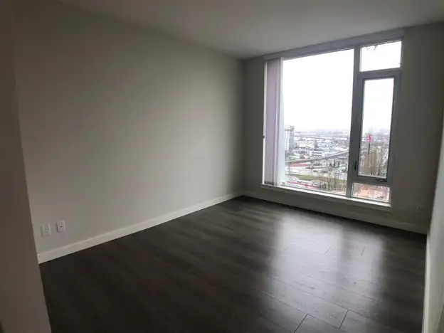 3-Bed   1 Big Den Penthouse Unit at Capstan Village for Rent! - Photo 5