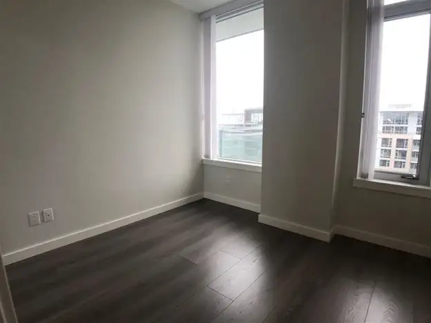 3-Bed   1 Big Den Penthouse Unit at Capstan Village for Rent! - Photo 6