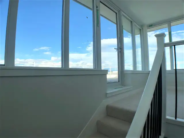 3-Bed   1 Big Den Penthouse Unit at Capstan Village for Rent! - Photo 9