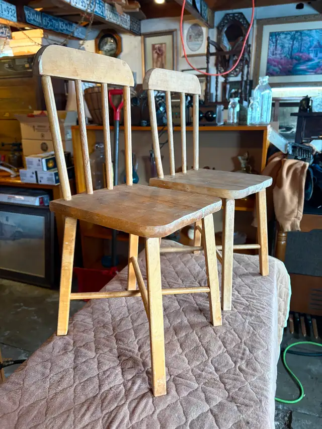 Two Small Decorative Chairs - Photo 2