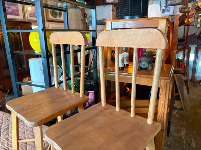 Two Small Decorative Chairs - Photo 4