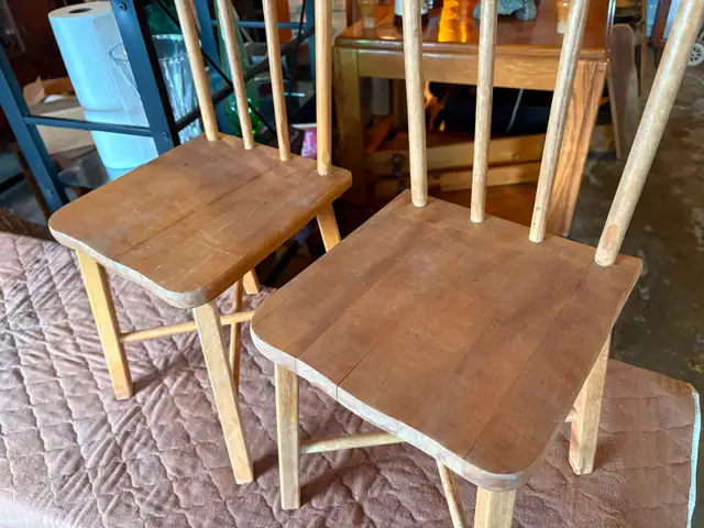 Two Small Decorative Chairs - Photo 5