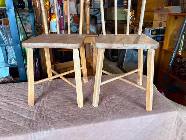 Two Small Decorative Chairs - Photo 6